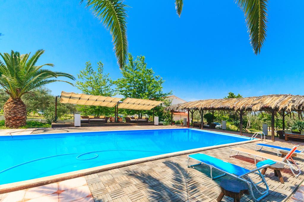 Kissos Apartments Vourvourou Buitenkant foto